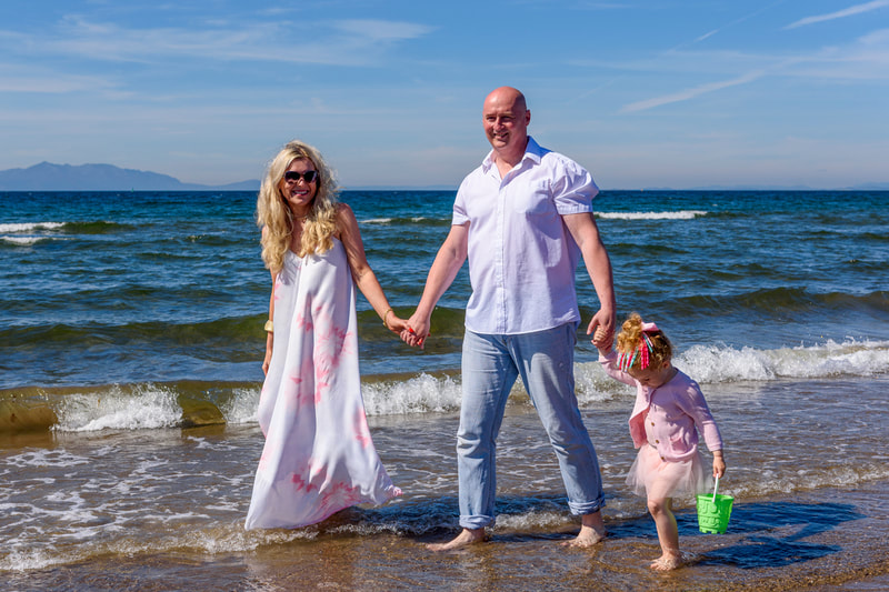 Family photoshoots in Ayrshire (family on the beach)